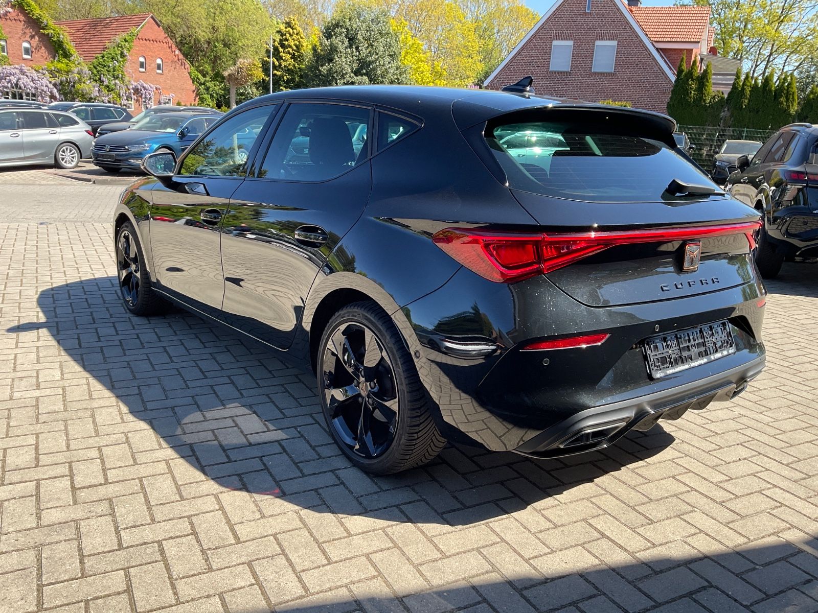 Fahrzeugabbildung CUPRA Leon 1.5 eTSI DSG,Kamera,Navi,LED,Carplay,ACC