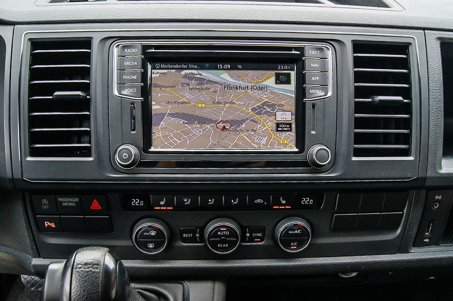 Fahrzeugabbildung Volkswagen T6 Caravelle lang 2.0 TDI DSG 9-Sitze NAVI XENON