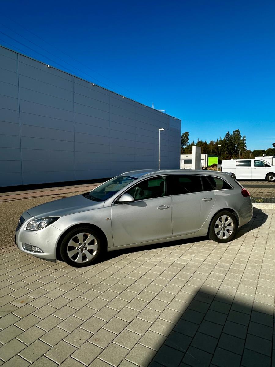 Opel Insignia 2011 — rear view