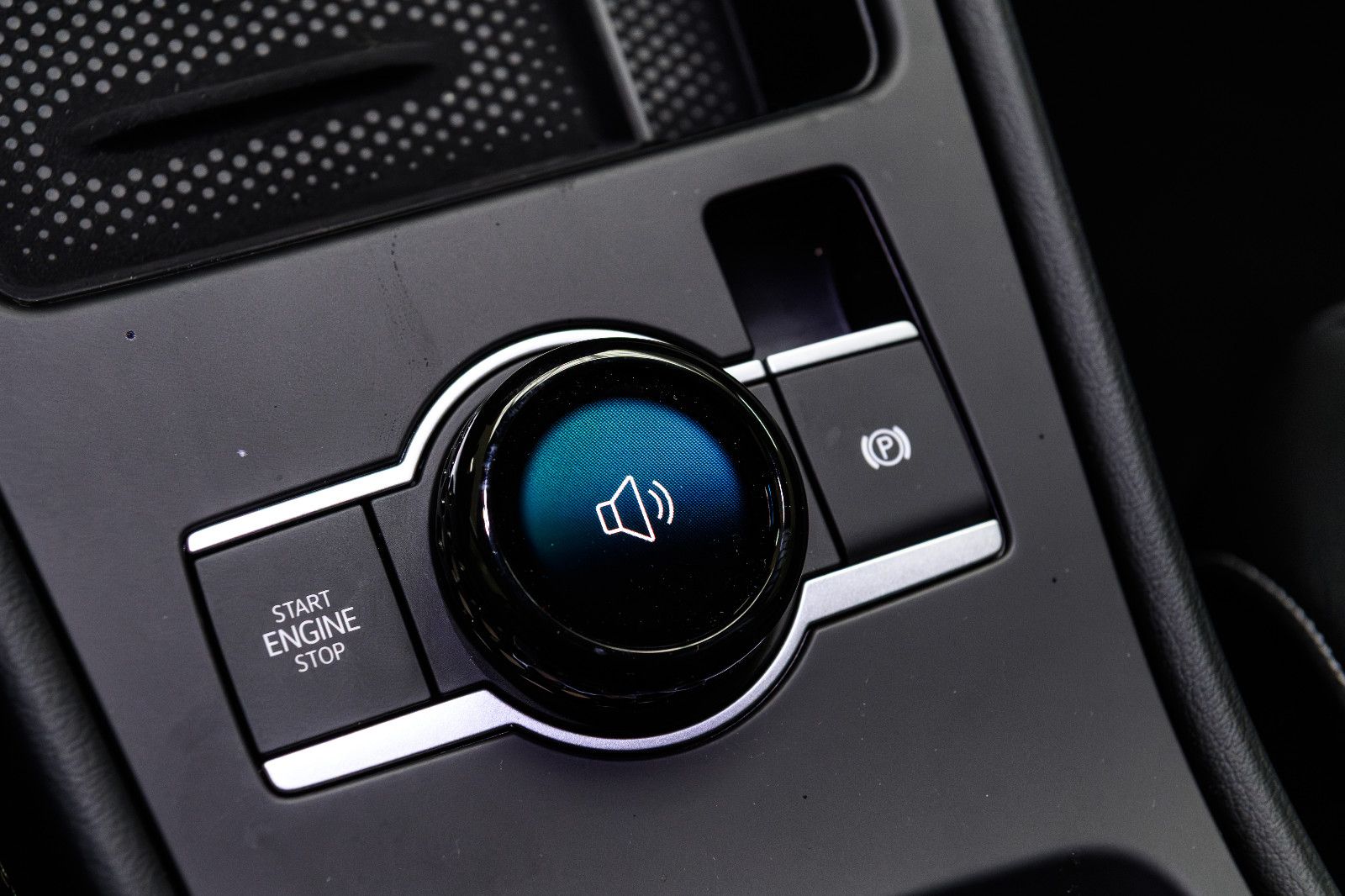 Fahrzeugabbildung Volkswagen T-Roc 1.5 eTSI  Style+IQ-Light+AHK+5 Jahre Gar.