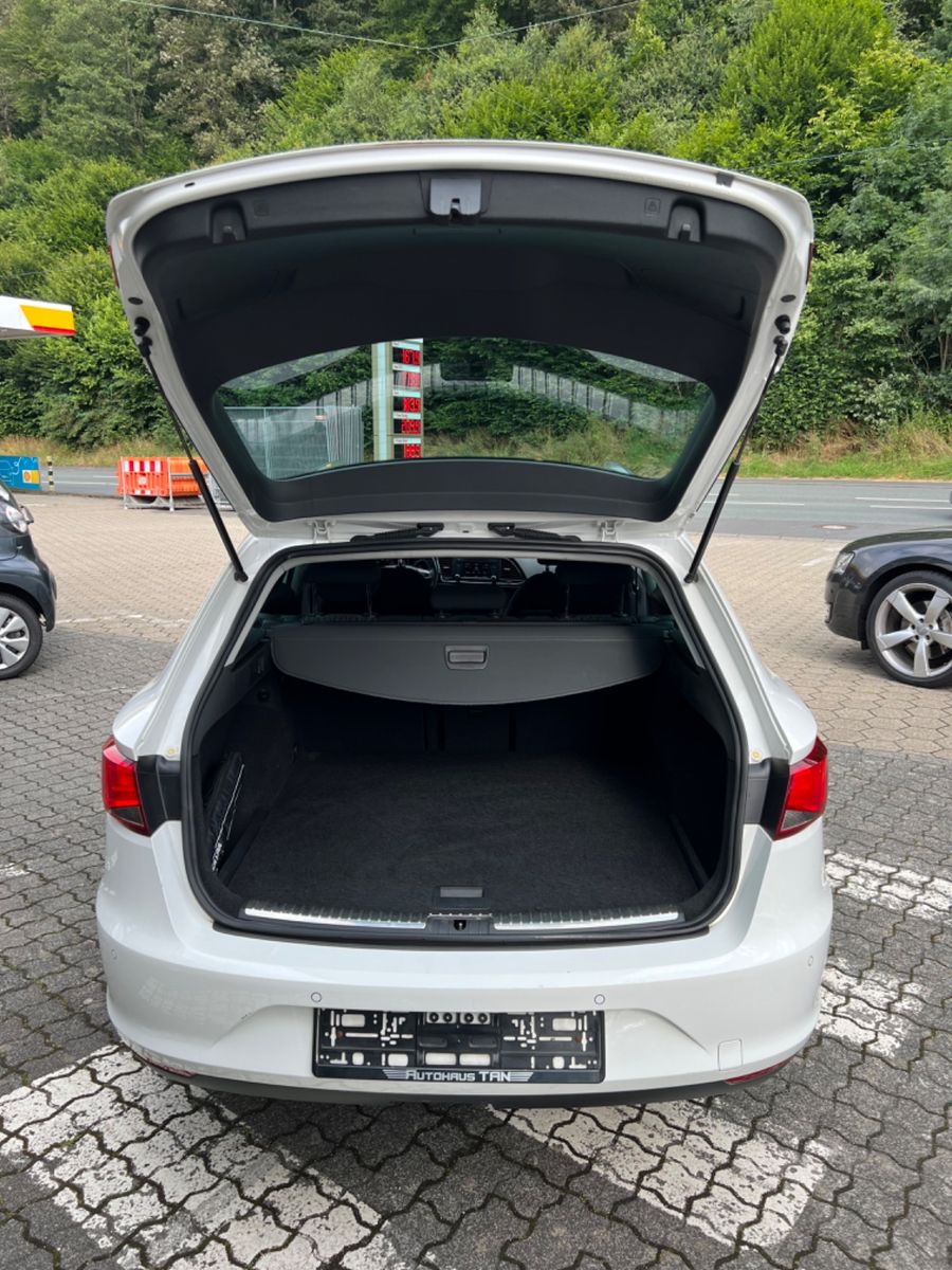 Fahrzeugabbildung SEAT Leon ST Style *SITZHEIZUNG* ROLLO *1.HAND*