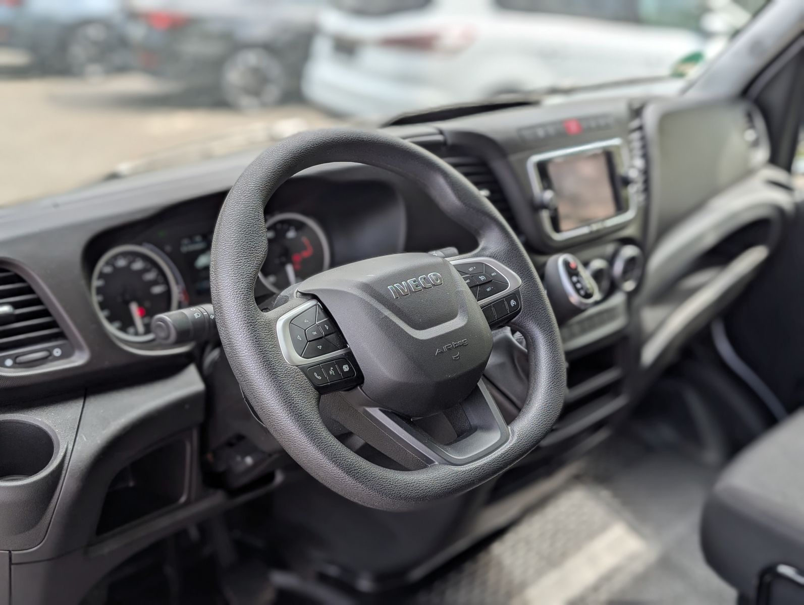 Fahrzeugabbildung Iveco 35S18V 4100L Daily 3.0L HI-Matic Holzboden Kamer