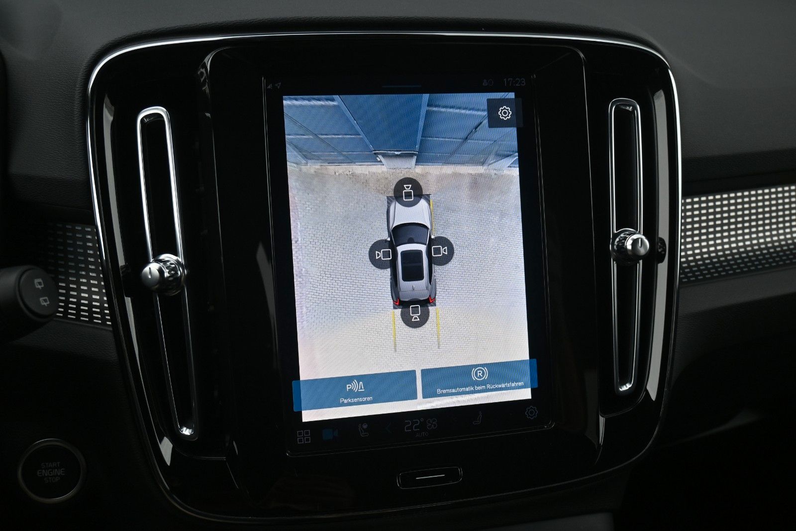 Fahrzeugabbildung Volvo XC40 B3 Plus Black Edition*LED*360*H&K*BLIS*20"