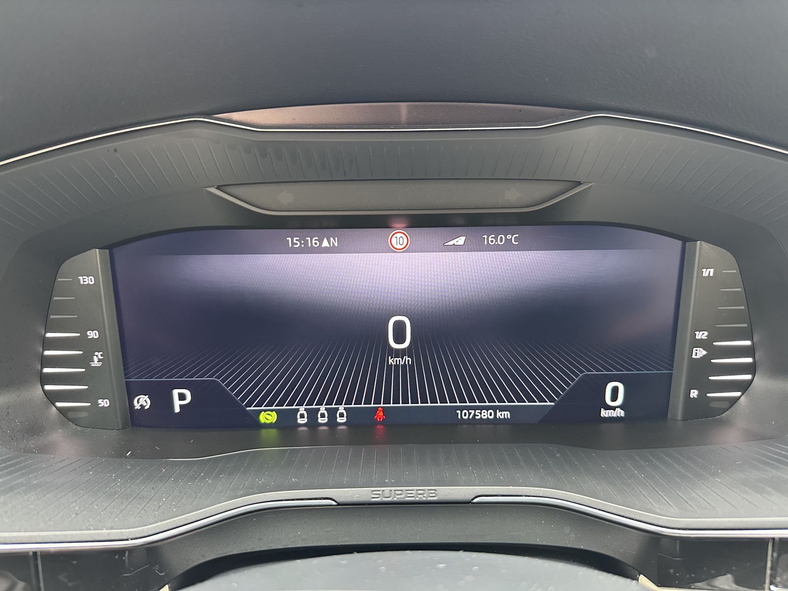 Fahrzeugabbildung SKODA Superb Combi 4x4 L&K NAV+MATRIX+ACC+PANO+CANTON