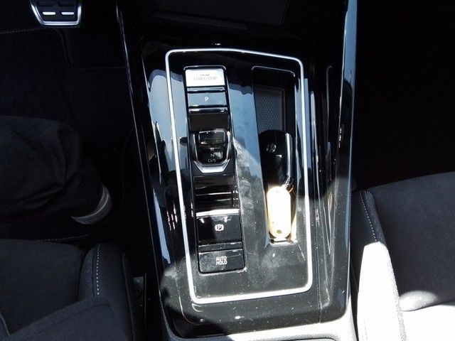 Fahrzeugabbildung Volkswagen Golf VIII EDITION 50 Matrix AHK PANO HUD Kamera