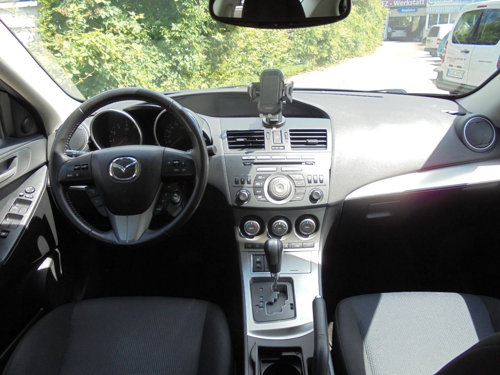 Fahrzeugabbildung Mazda 3 Lim. Exclusive-Line Automatik/Klima/Shz/PDC/