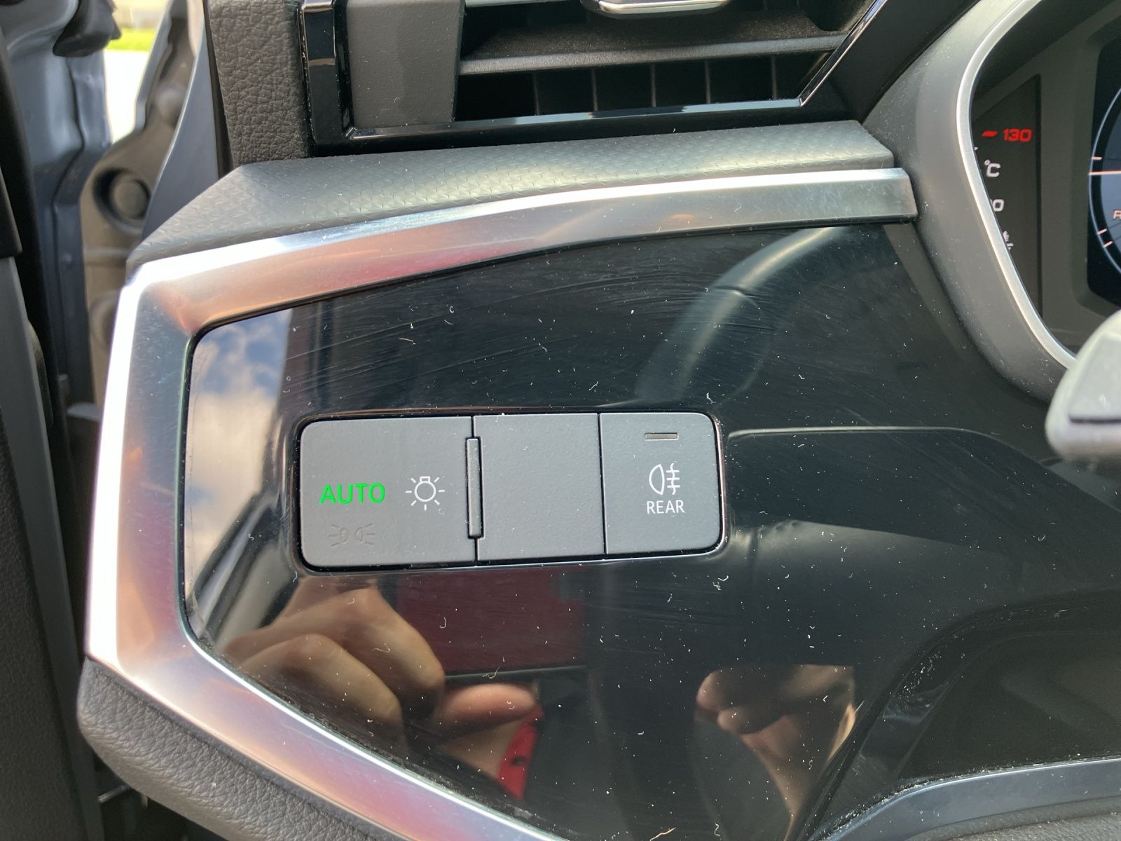 Fahrzeugabbildung Audi Q3 40 TFSI quattro S-tronic LED 18" AVC SHZ
