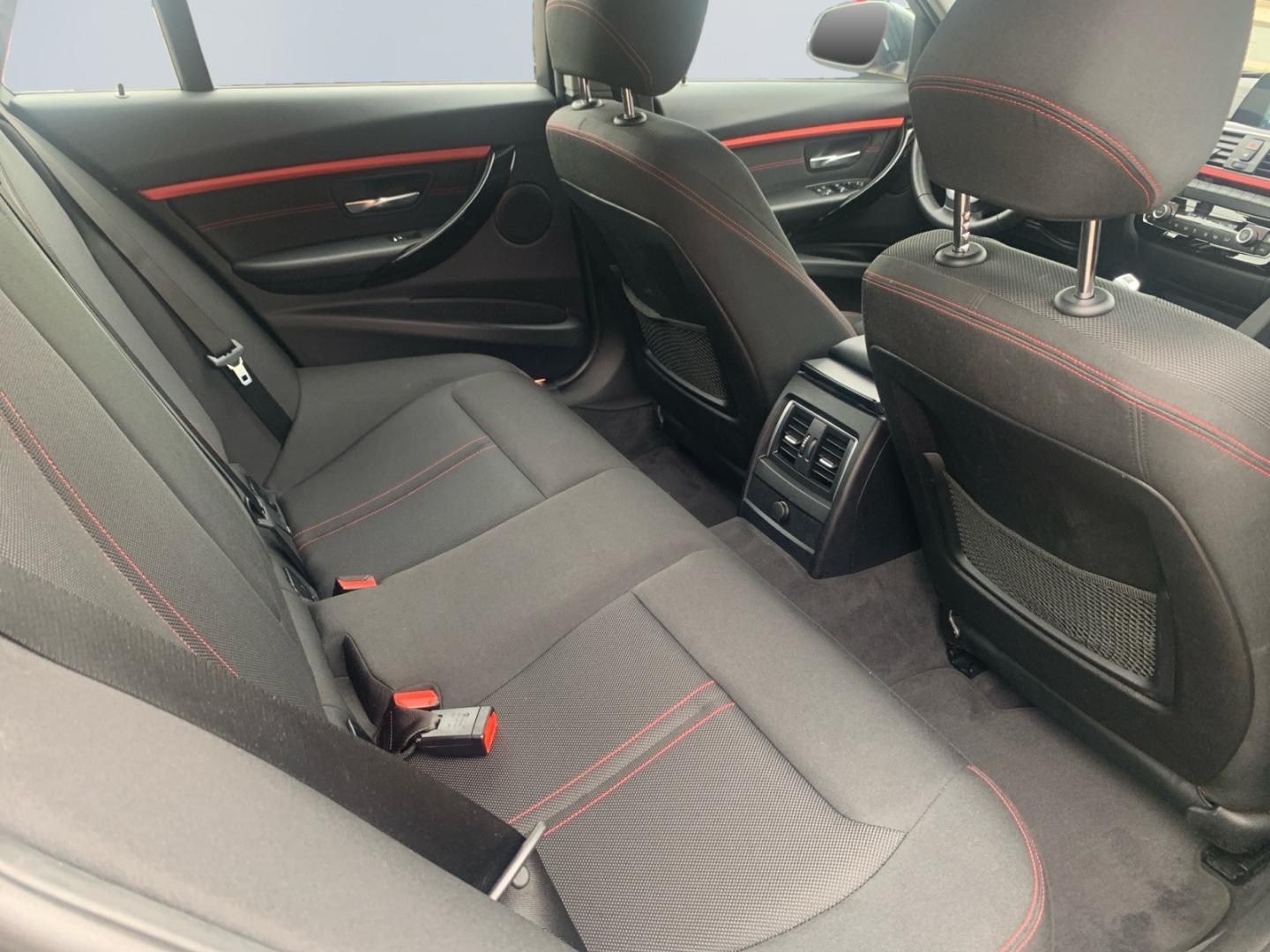 BMW 318 i Touring Sport Line *LED*AHK*HiFi*PDC*SHZ*