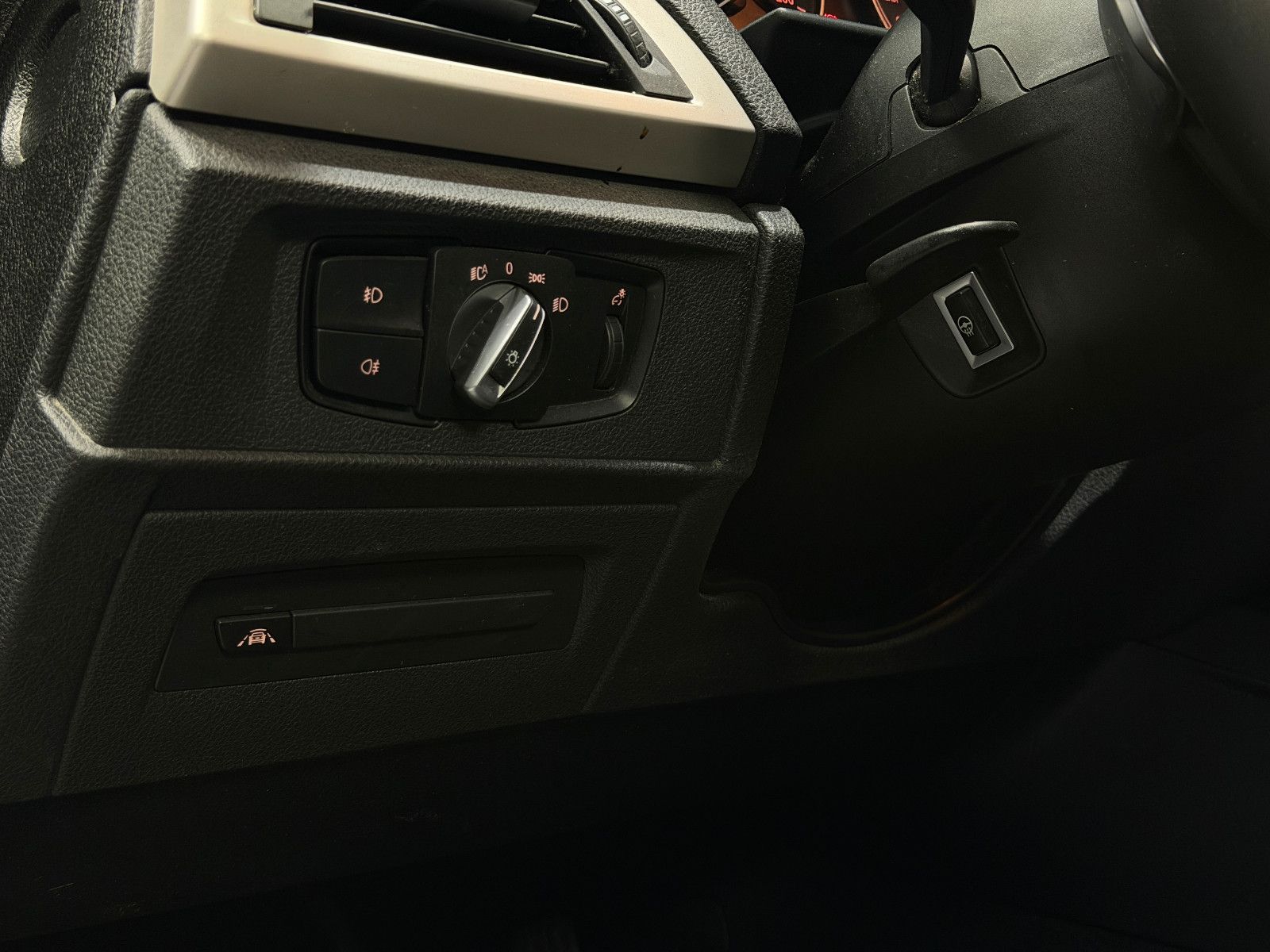 Fahrzeugabbildung BMW 120d xDrive Advantage|AUTOMATIK|HIFI|PDC|PANO|NA
