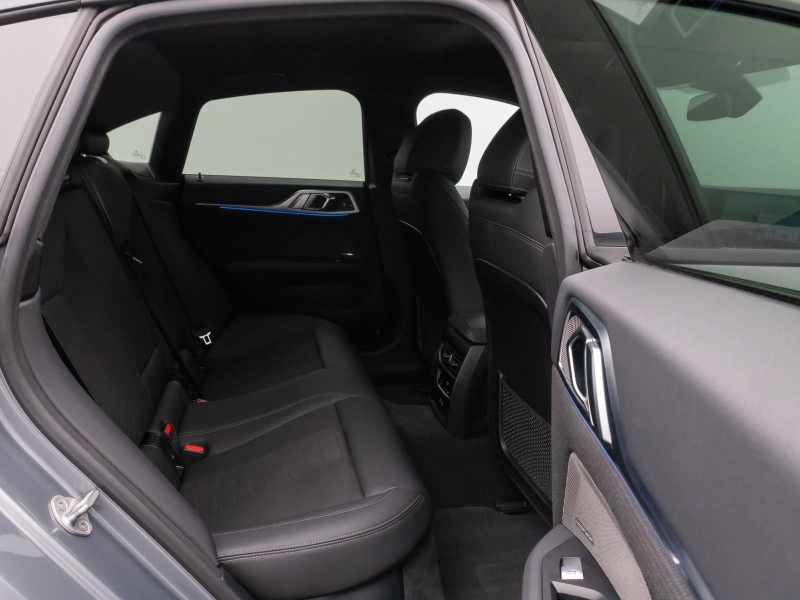 Fahrzeugabbildung BMW i4 eD40 Gran Coupé Kamera DAB H/K PDC Sport