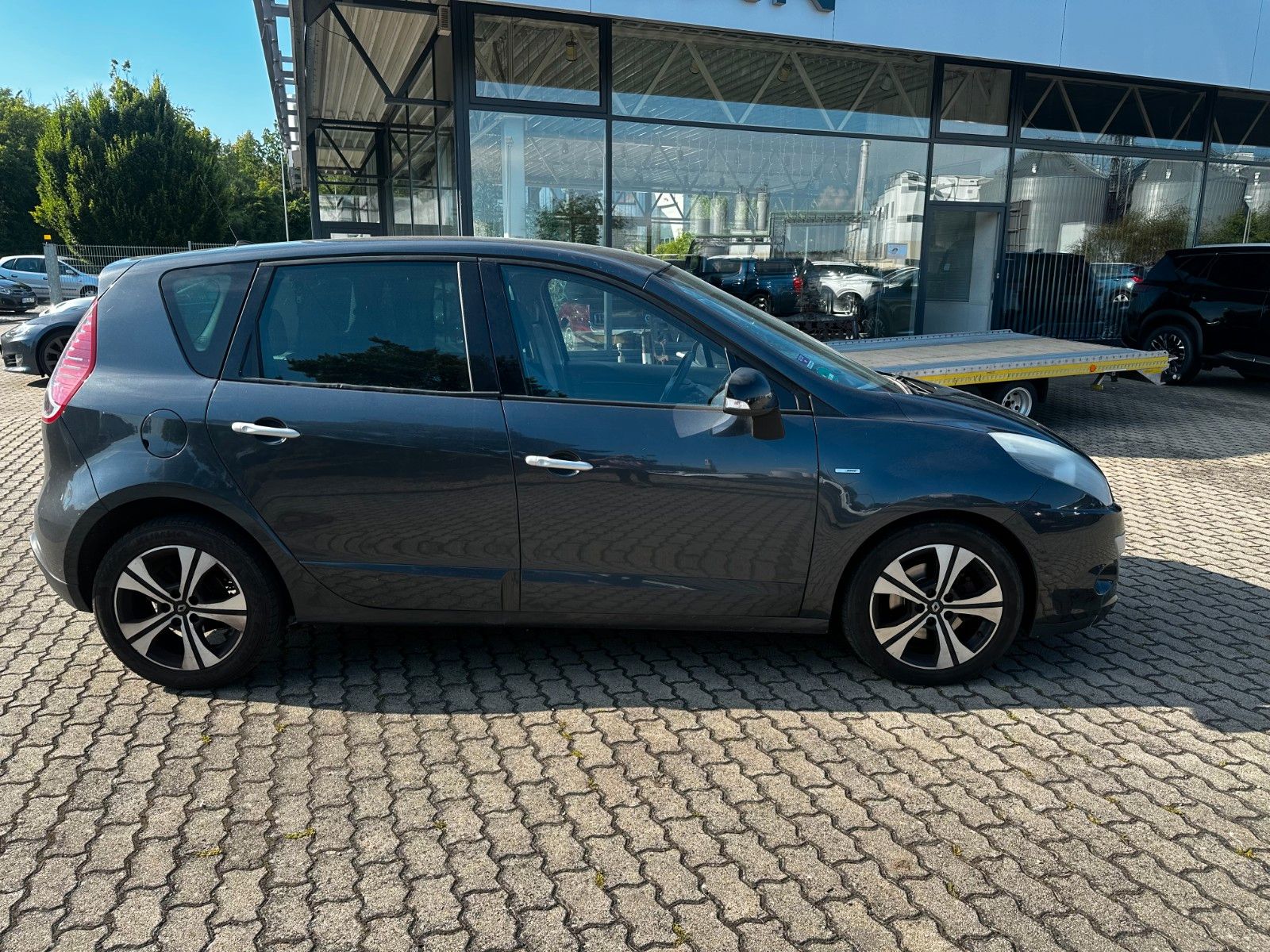 Fahrzeugabbildung Renault Scenic III BOSE / Teilleder / Klimaaut./ Navi.