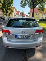 Toyota Avensis 1.6 Benzin  107.500 km  T... - gebrauchte Toyota Avensis aus dem Jahr 2013