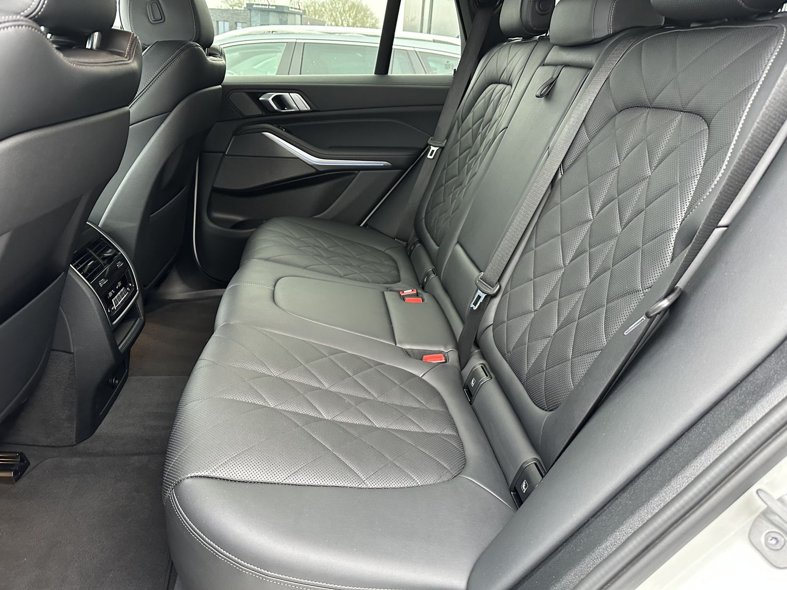 Fahrzeugabbildung BMW X5 xDrive45e M-Sport NAV+LASER+AHK+360°+HUD+H&K