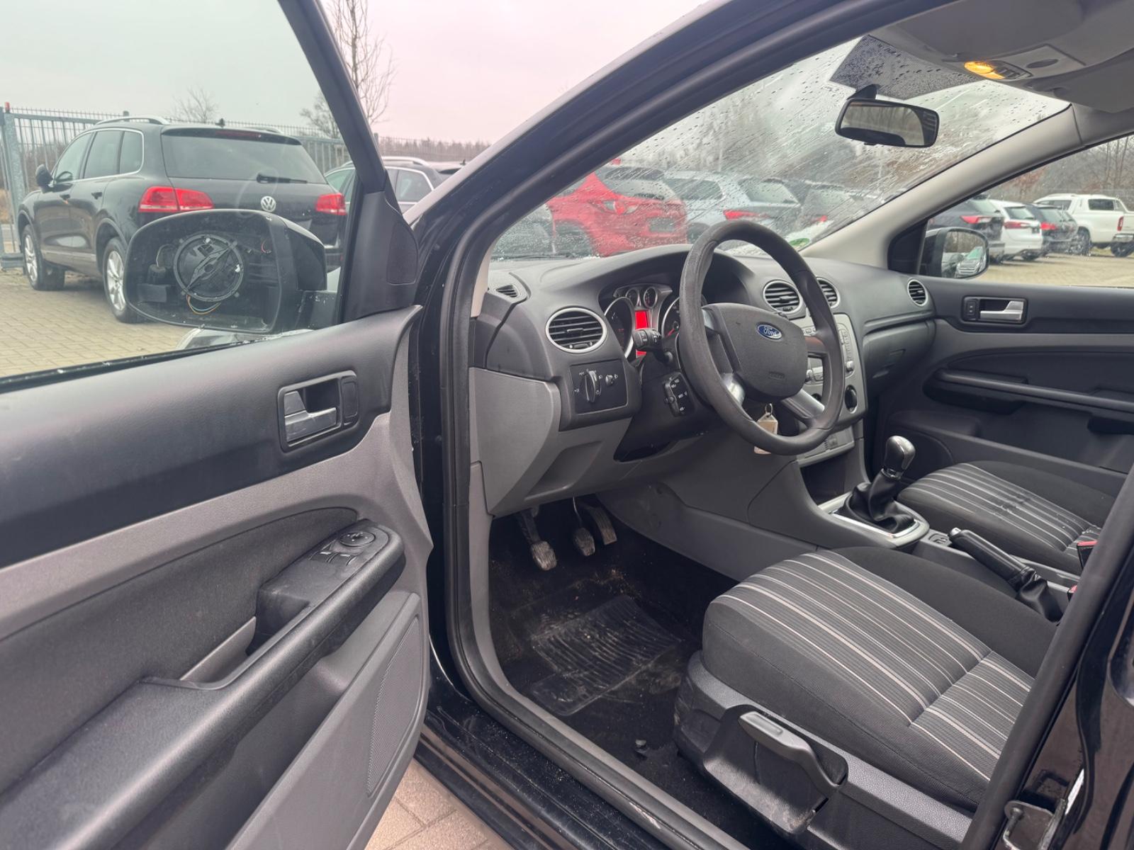 Ford Focus 2010 — photo 8