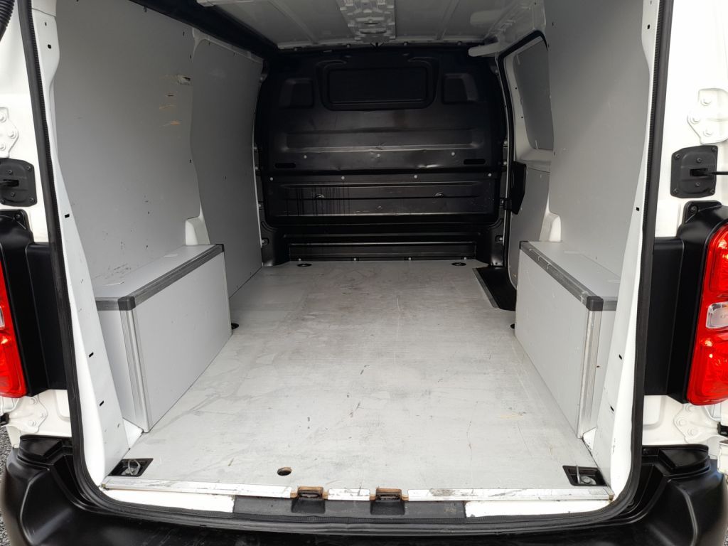 Fahrzeugabbildung Opel Vivaro 1.5 D Cargo M Elegance, Rückfahrkamera