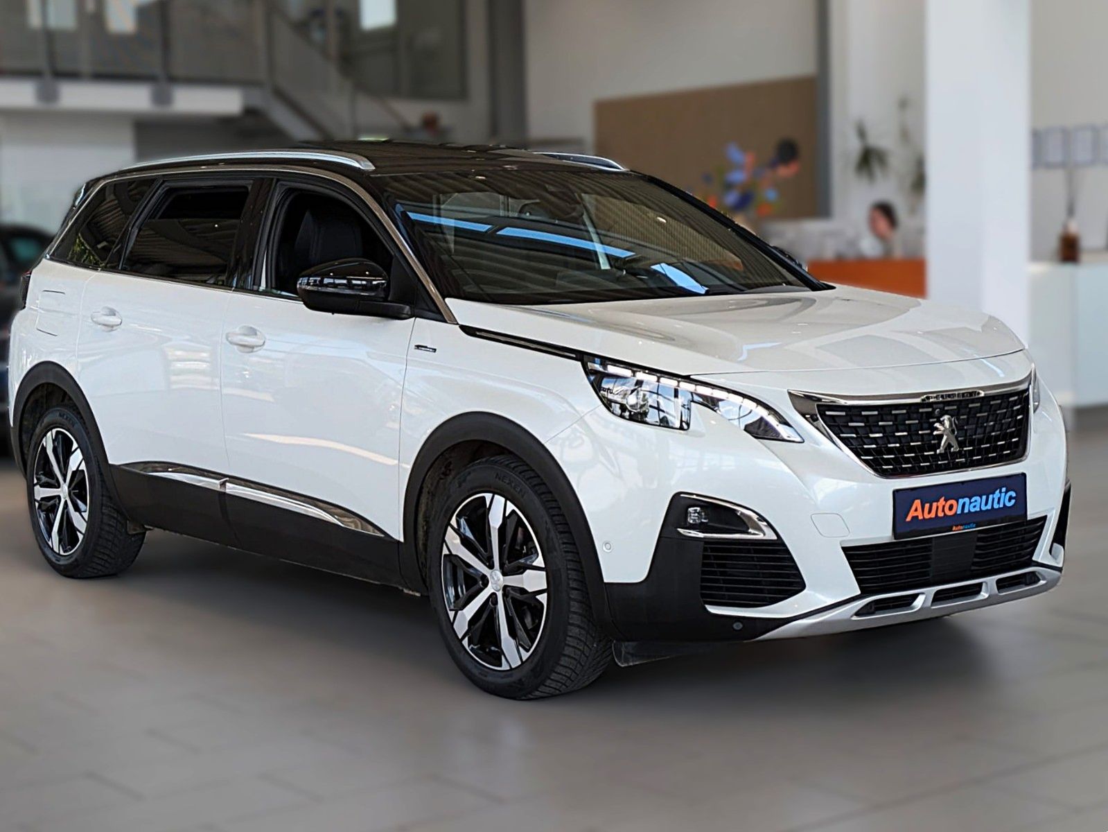 Fahrzeugabbildung Peugeot 5008 GT-LINE LEDER NAVI PANORAMA LED AHK 7-SITZE