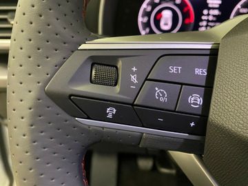 Fahrzeugabbildung SEAT Leon ST 1.5 TSI FR+ACC+17"+LANE ASSIST++LED+PDC+