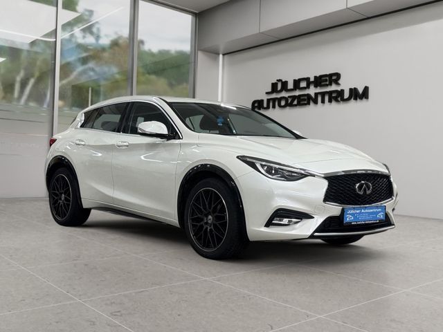 Infiniti Q30 1.6 FWD Pure, Scheckheft, Bose