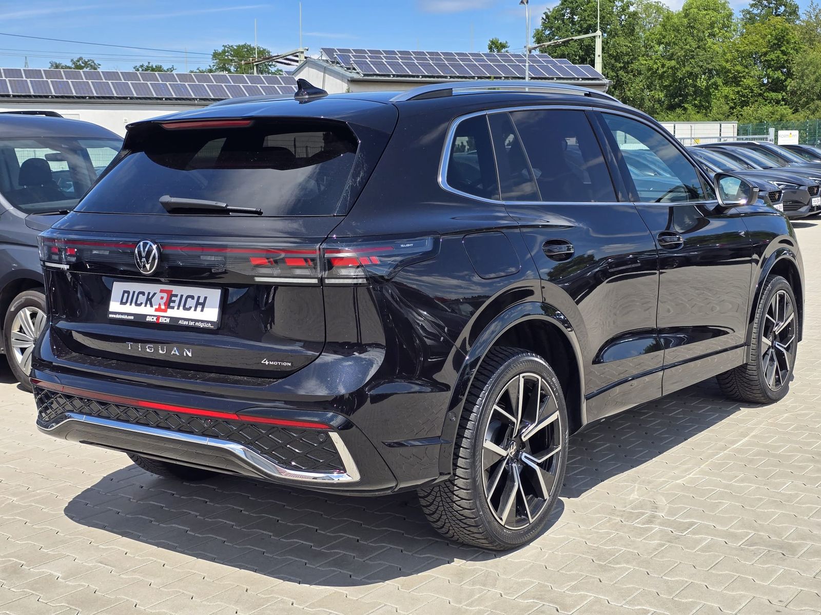 Fahrzeugabbildung Volkswagen Tiguan 2.0 TDI 4M R-Line PANO*H&K*AHK*MATRIX*20"