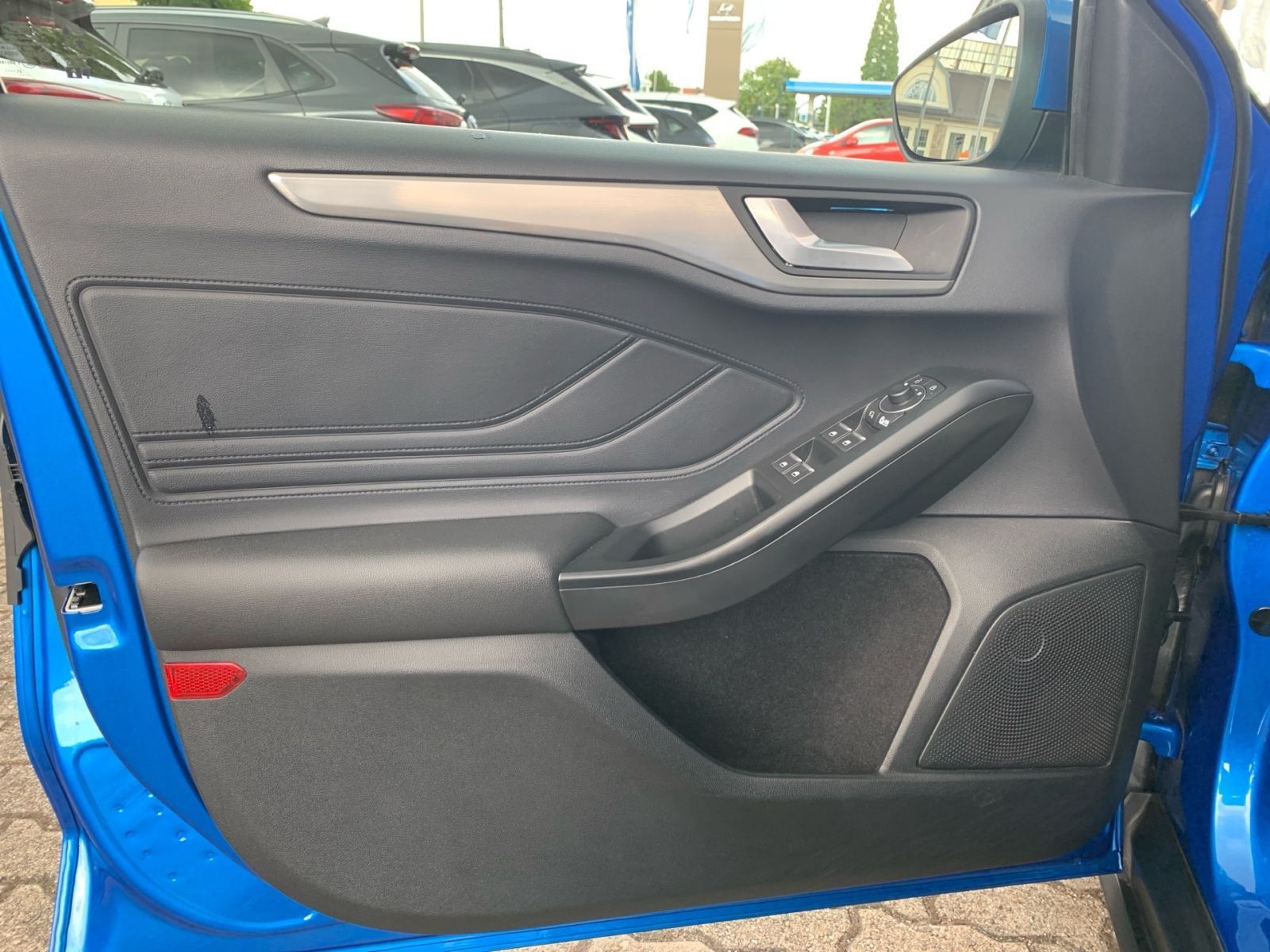 Fahrzeugabbildung Ford Focus Turnier 1.0 EcoBoost Hybrid Titanium X S/S