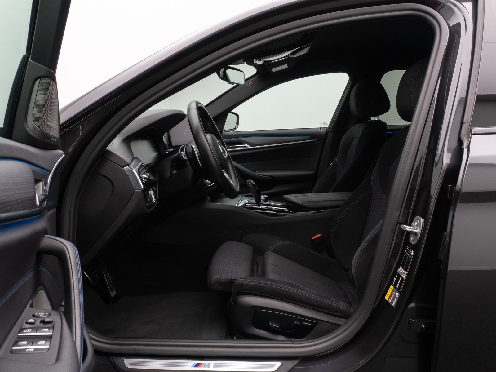 Fahrzeugabbildung BMW 530e M Sport H/K DAB HUD Alarm Komfort Kamera
