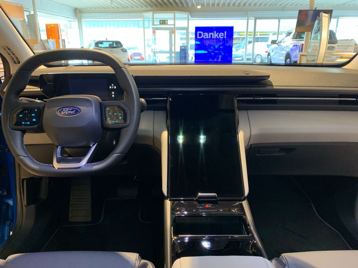 Fahrzeugabbildung Ford Explorer 77 kw Heckantrieb Reichweite 602 km, el