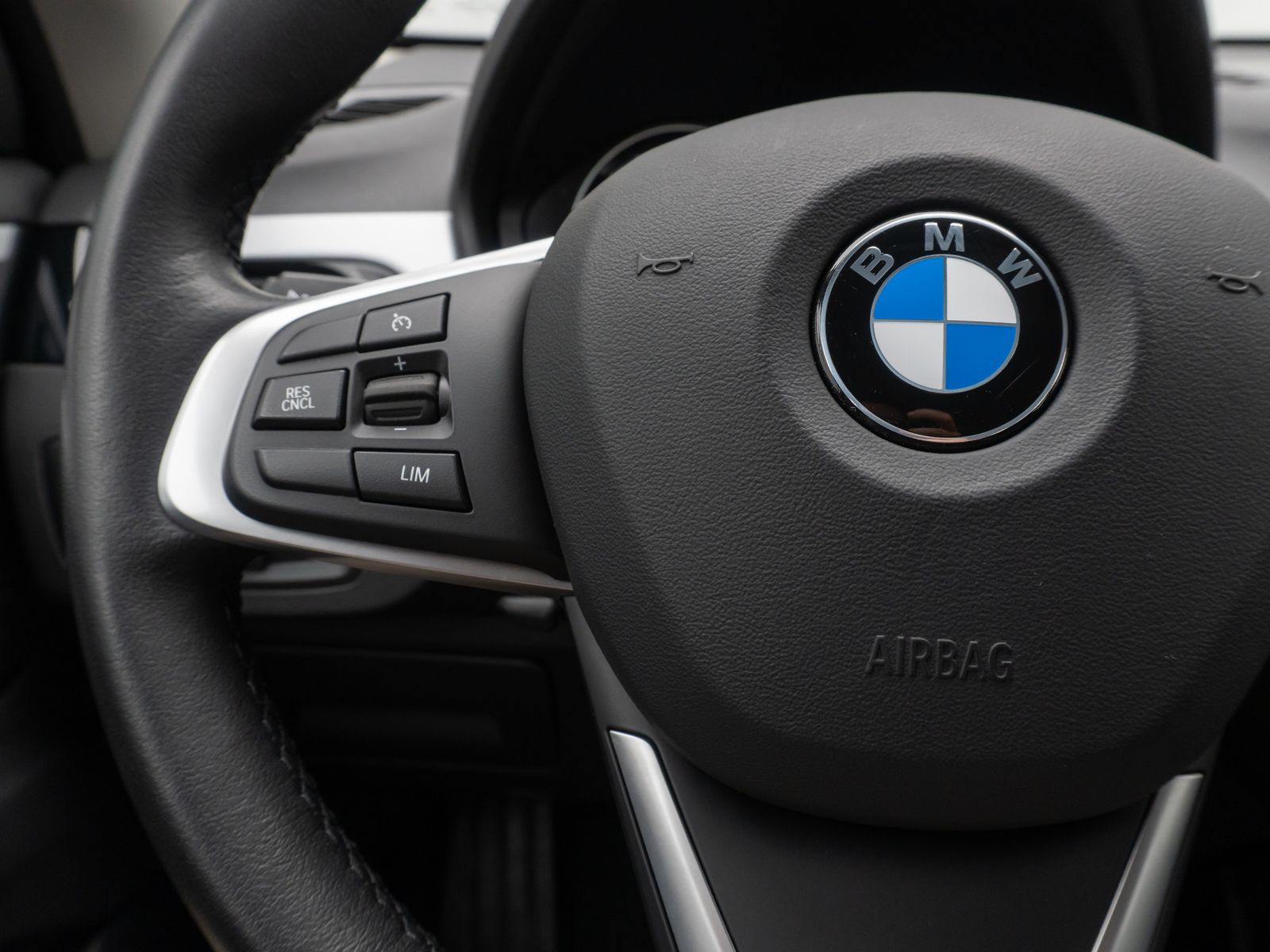 Fahrzeugabbildung BMW X1 sD18i HUD DAB Memory Alarm ParkAss Sportzitz