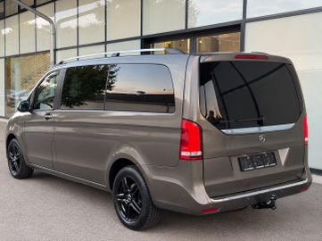 Mercedes V 220 - 4