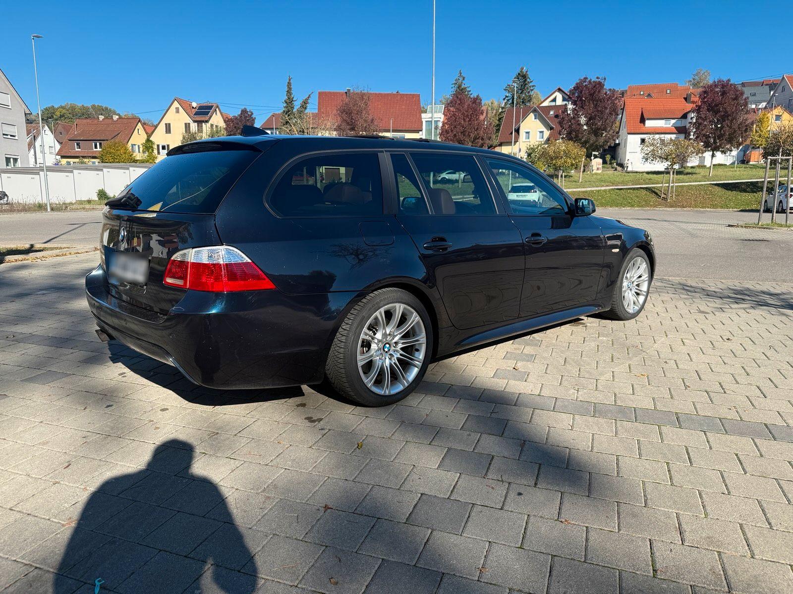 BMW 530 2004 — interior