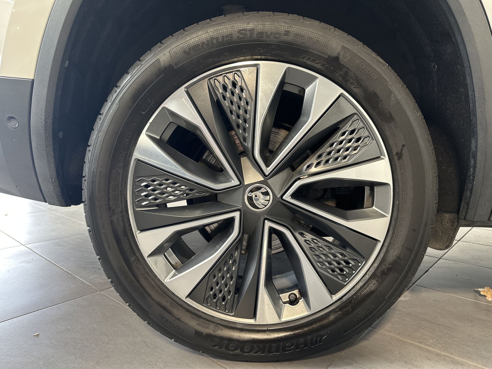 Fahrzeugabbildung SKODA Kodiaq 2.0 TDI DSG Tour 4x4 NAV+LED+AHK+360°+VC
