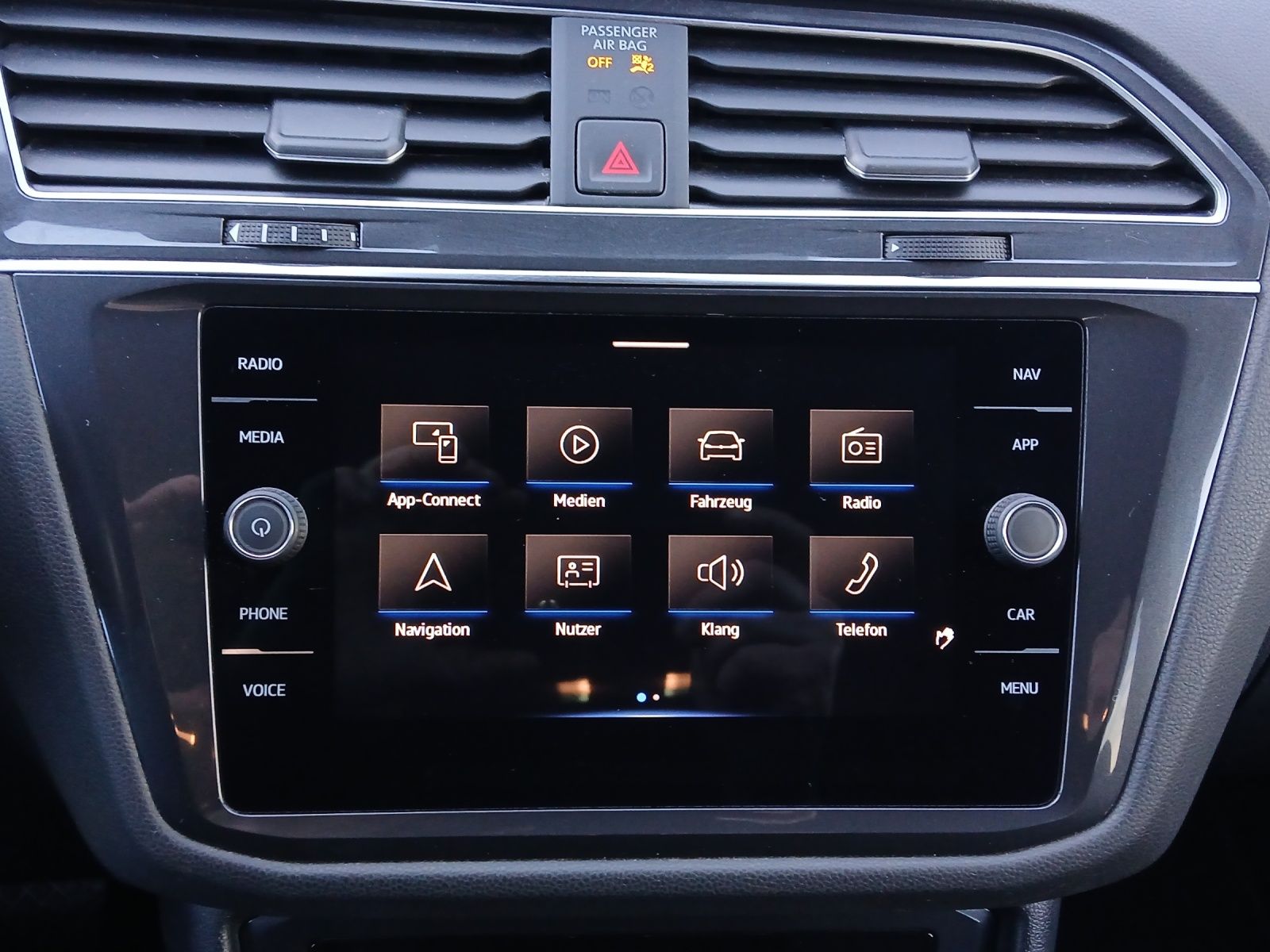 Fahrzeugabbildung Volkswagen Tiguan Allspace TDI Life DSG LED AHK Navi  ACC S