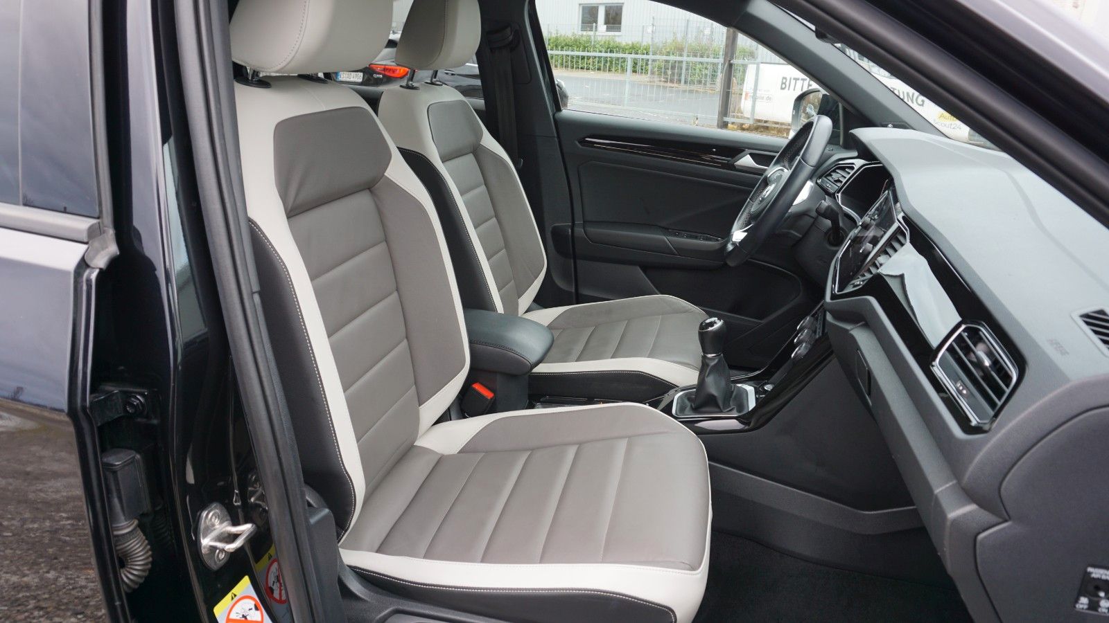 Fahrzeugabbildung Volkswagen T-Roc Style, Leder, Kamera, Black Edition, LED