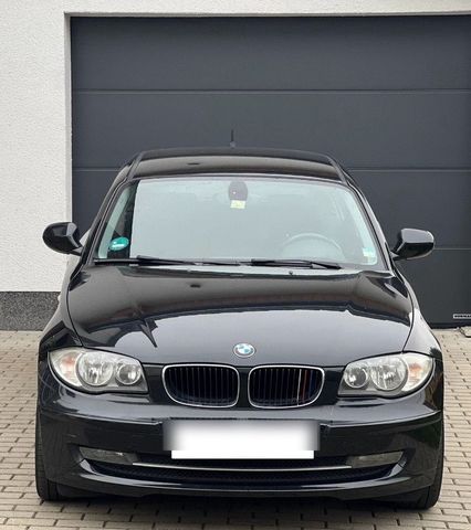 BMW 118D Limousine - 2010  - TUV NEU 