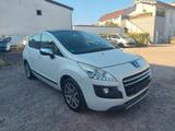 Peugeot 3008 Hybrid4 AUTOMATIK - Peugeot 3008 Hybrid (Diesel/Elektro)