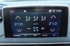 Fahrzeugabbildung Peugeot 5008 Allure 1.2T NAVI/LED/PDC/AHK/7-SITZER/TEMPO