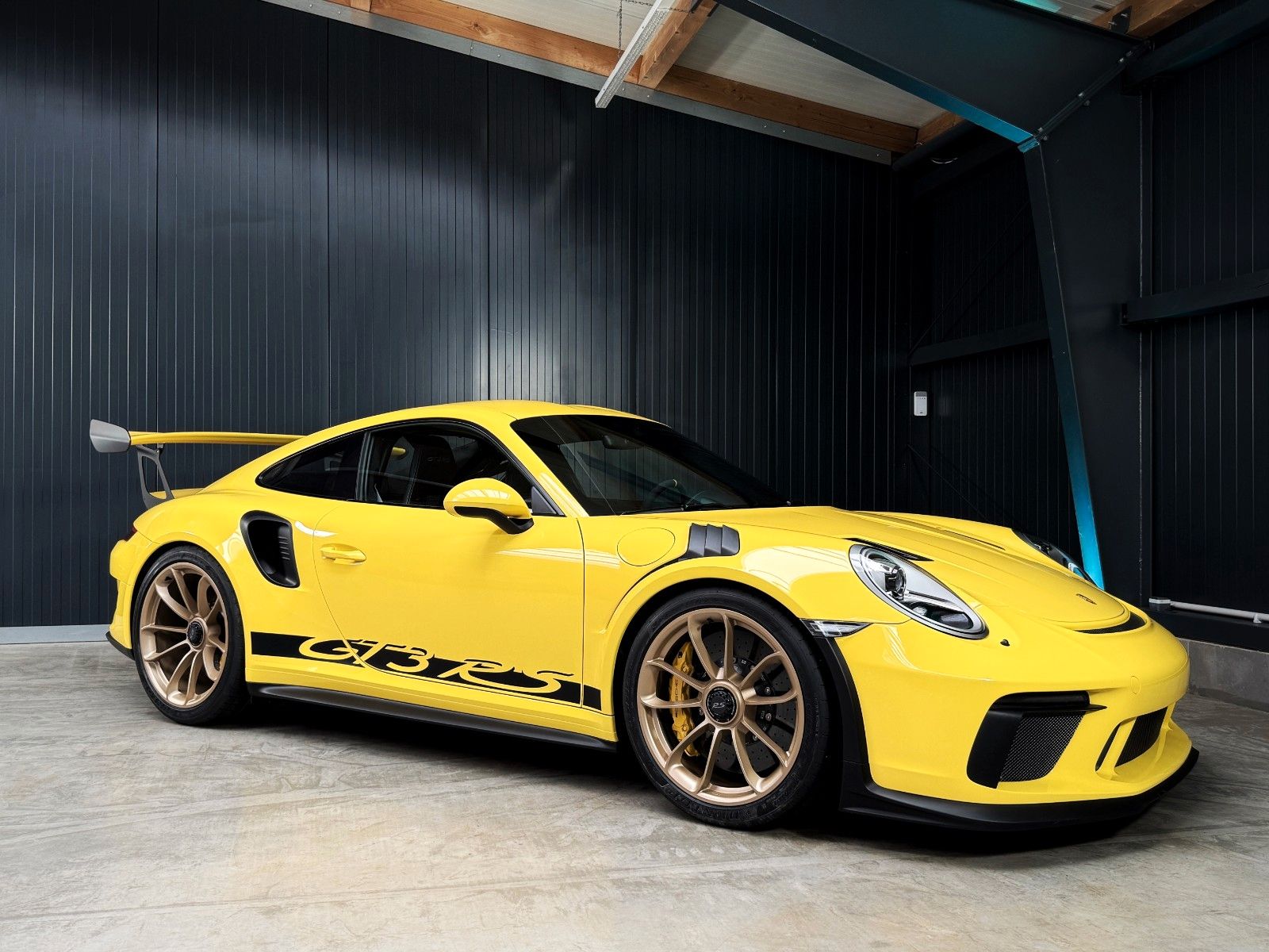 Fahrzeugabbildung Porsche 911 GT3 RS + vor OPF + 266 km + PCCB + Clubsport