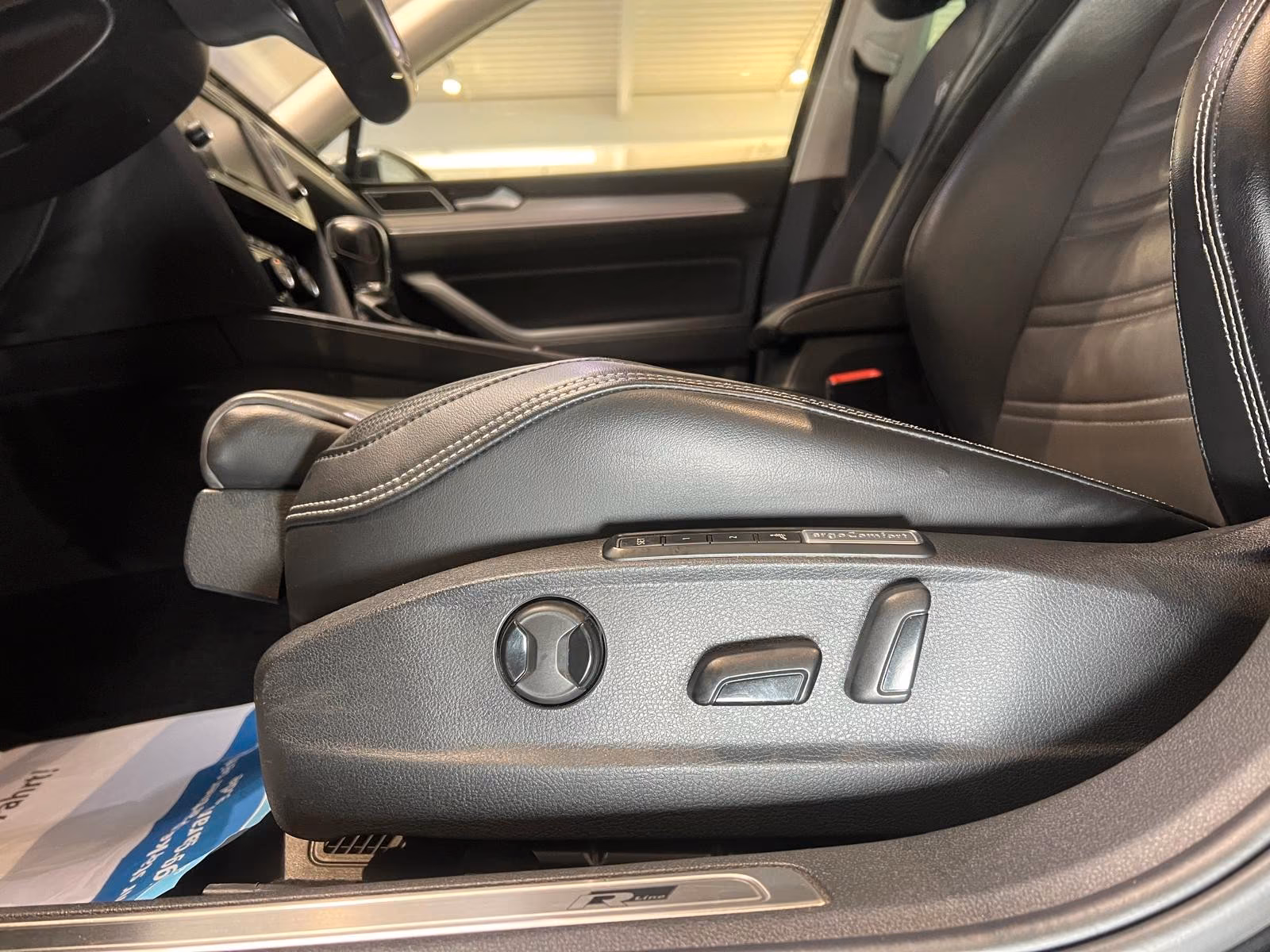 Volkswagen Passat Variant R-Line 4Motion*Pano*360°*AHK*DSG