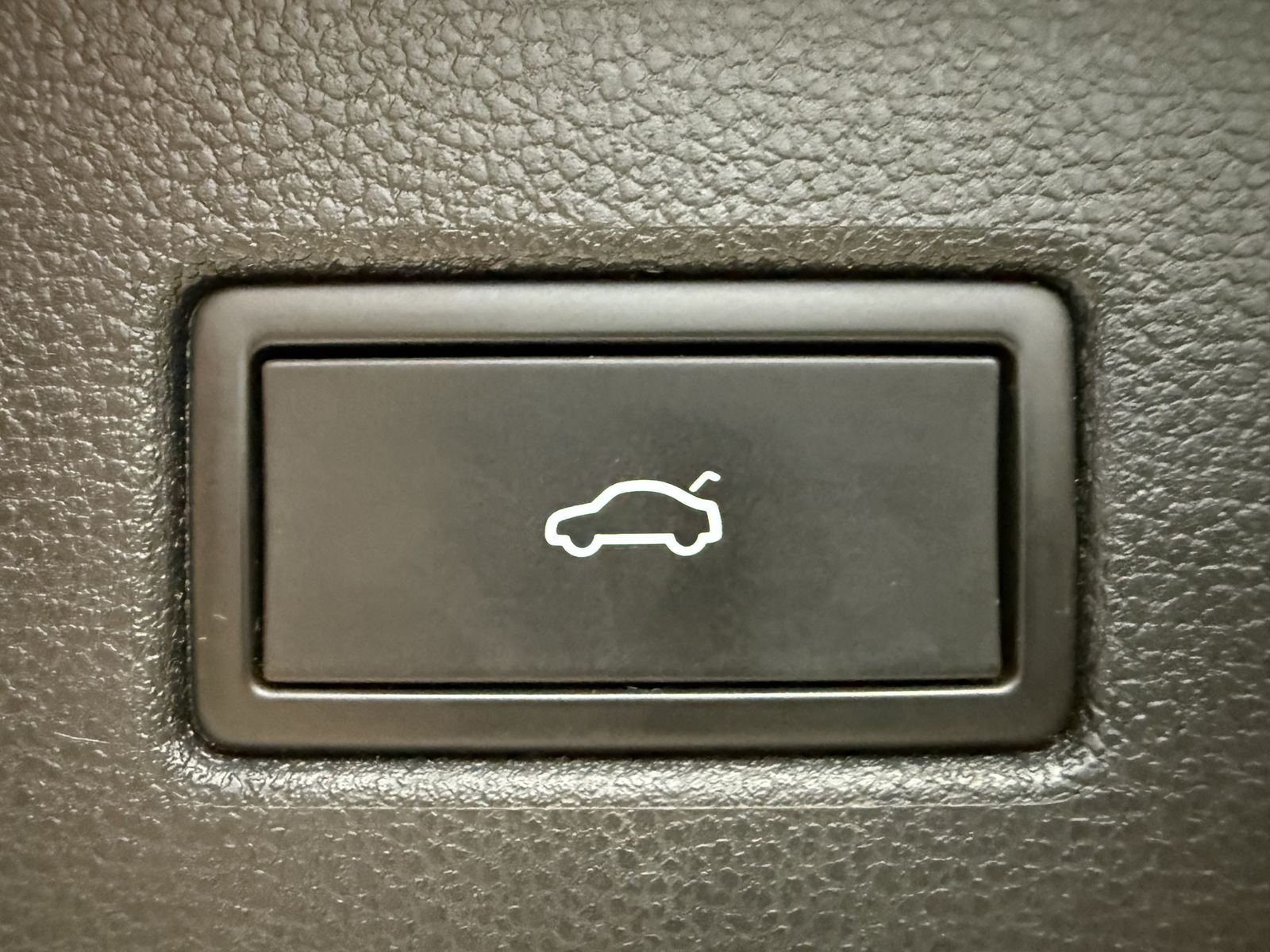 Fahrzeugabbildung Volkswagen Tiguan 4M DSG Elegance NAV+LED+AHK+VCOCK+360°+PP