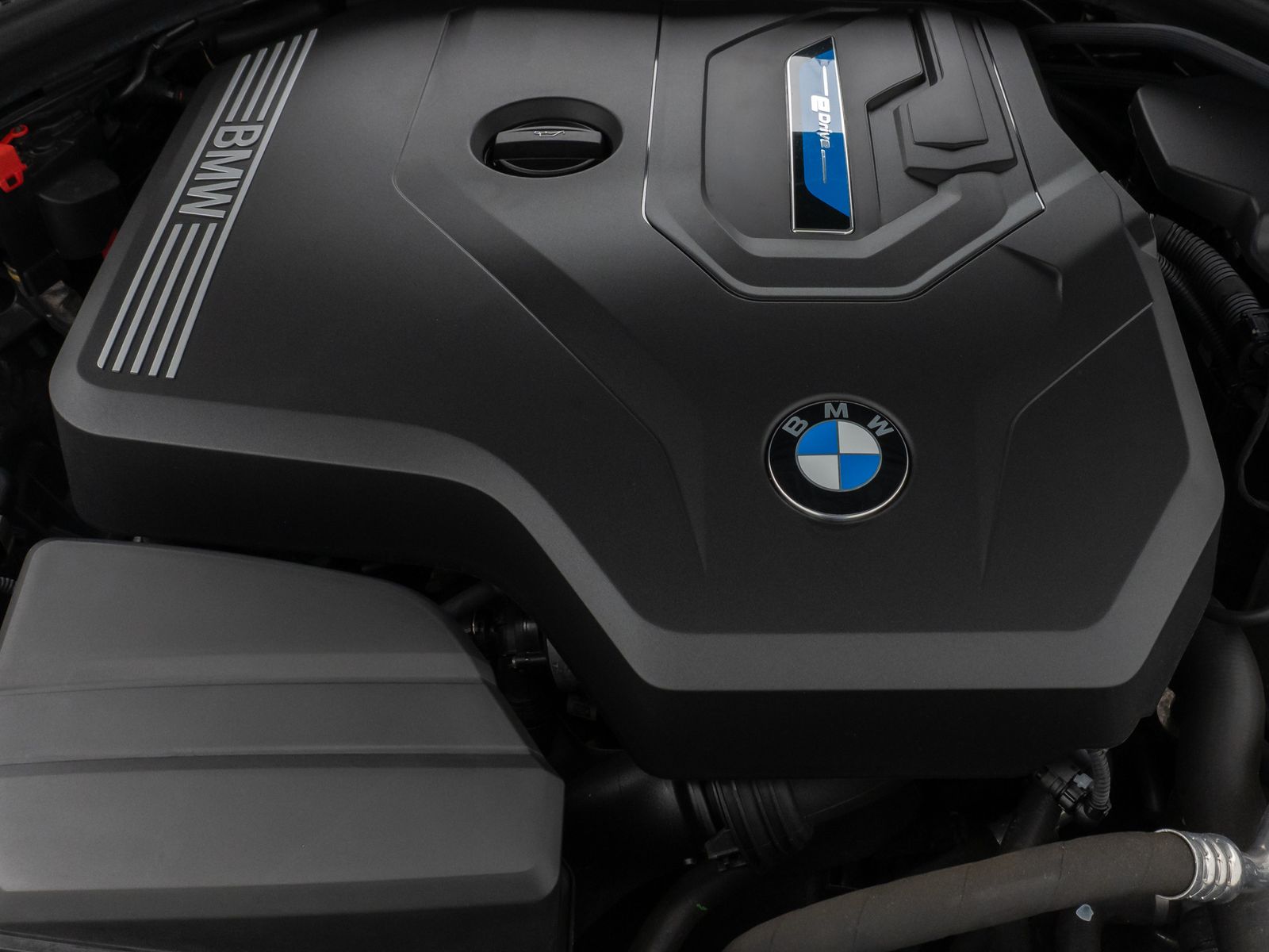 Fahrzeugabbildung BMW 330e Panorama Kamera HUD DAB HiFi AHK Sport Lede