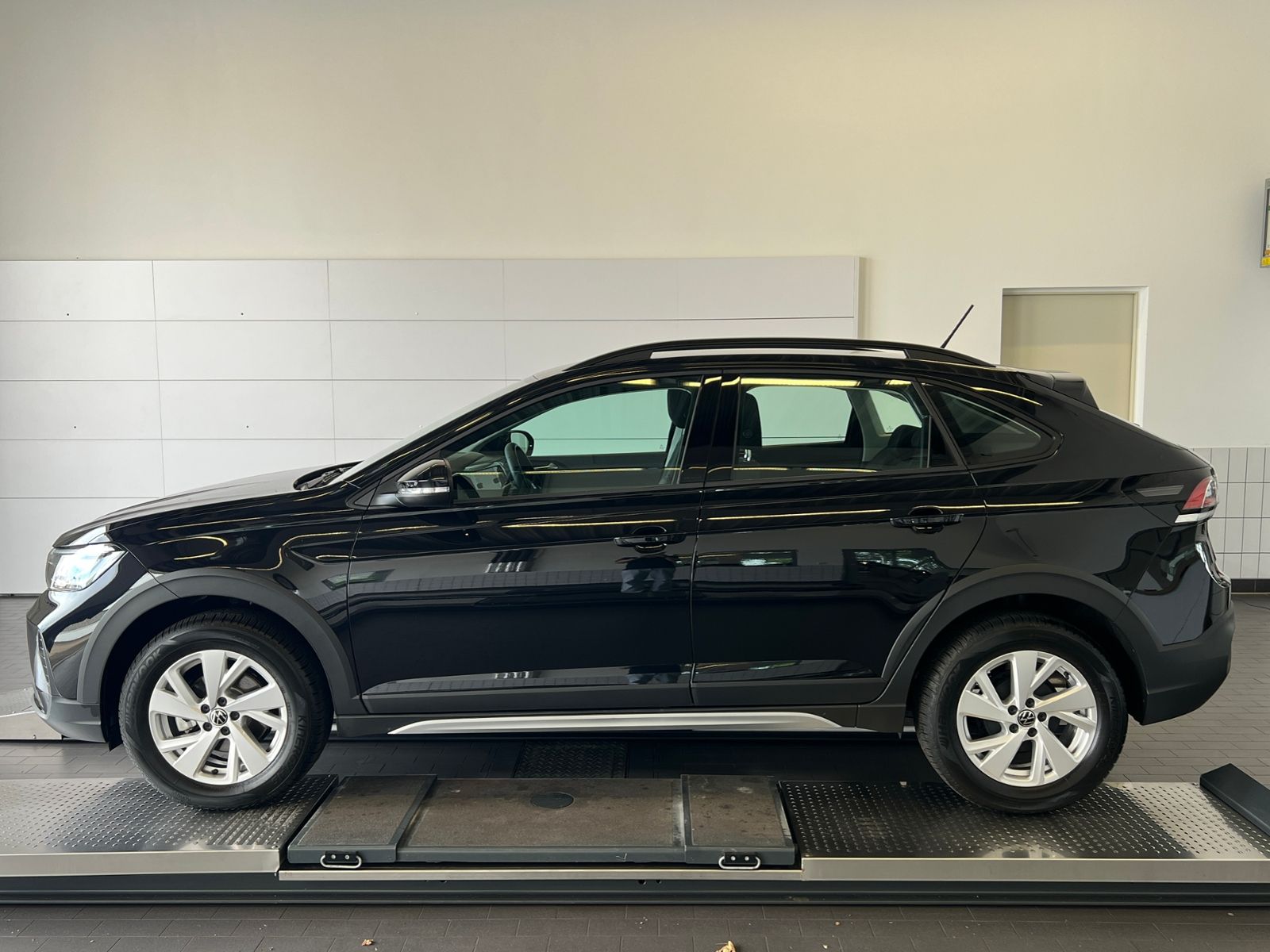 Fahrzeugabbildung Volkswagen Taigo Life 1,0 l TSI *LED, Climatronic, Sitzhzg.