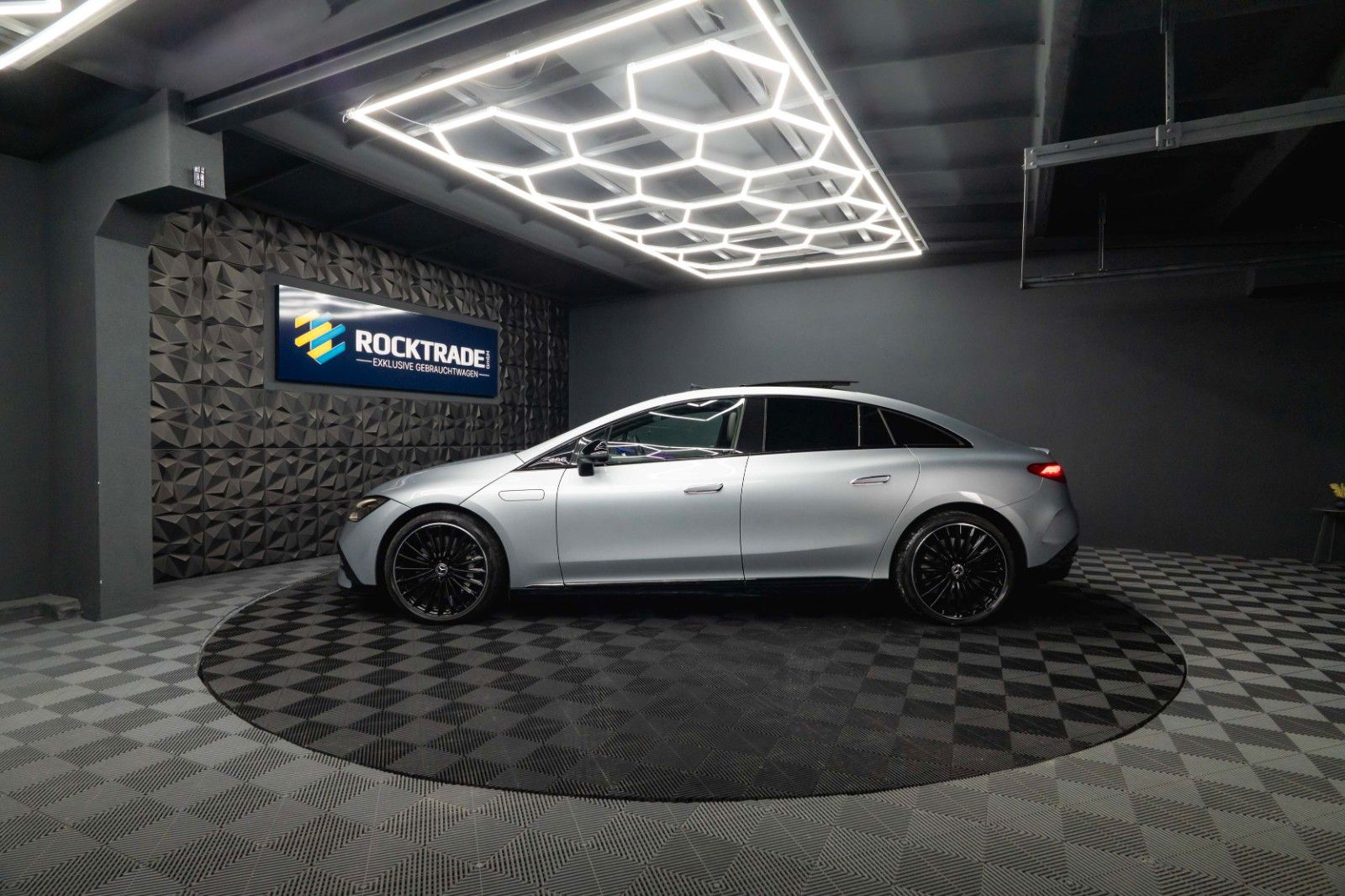 Fahrzeugabbildung Mercedes-Benz EQE 350+ AMG Night | Batterie NEU 100% | Pano