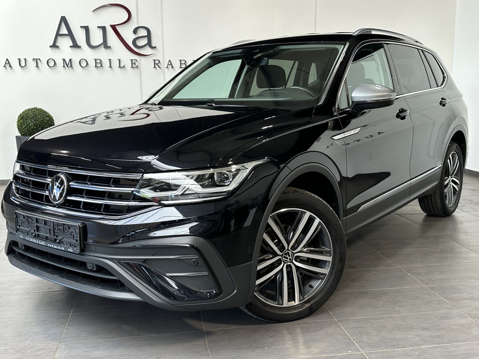 Fahrzeugabbildung Volkswagen Tiguan Allspace Life NAV+IQ-LIGHT+AHK+ACC+19ZOLL
