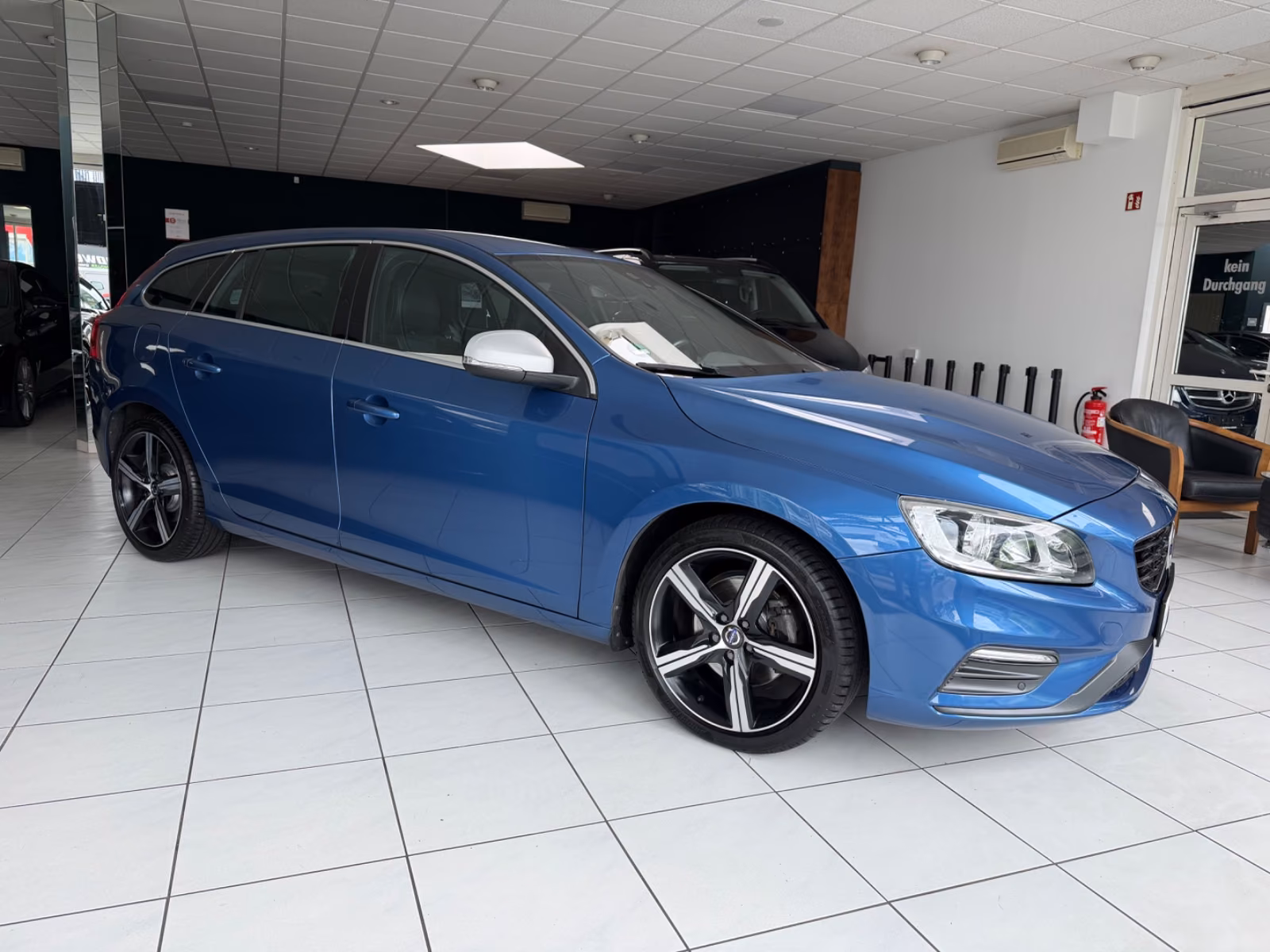 Volvo V60 D4 R Design Automatik NAVI SHZ PDC 18 ZOLL