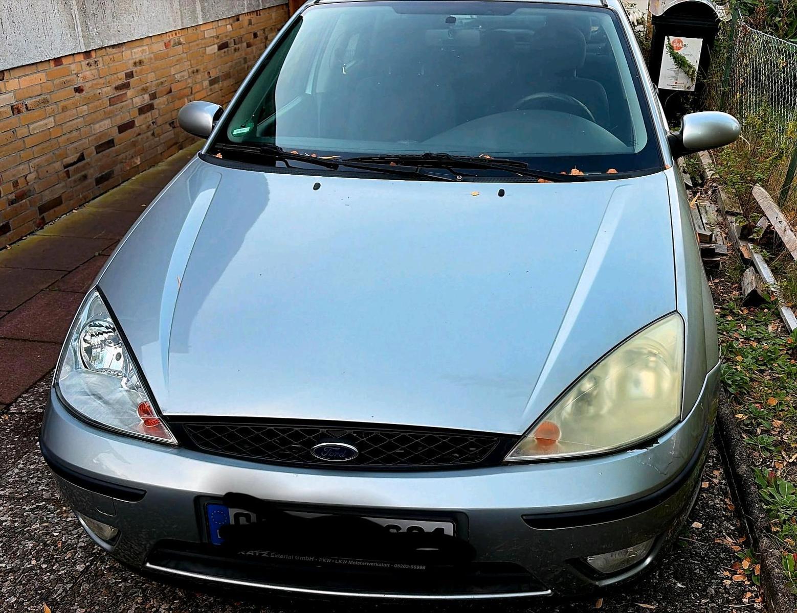 Ford Focus 2004 — rear view