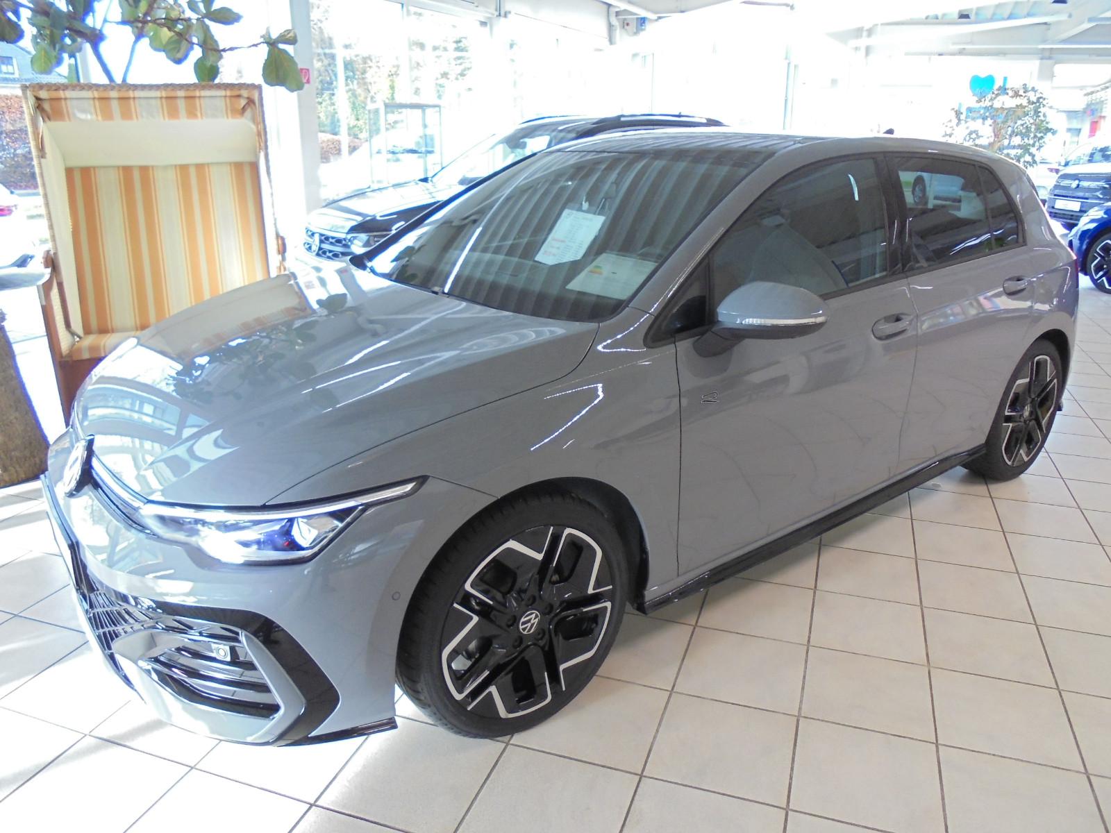 Volkswagen Golf VIII 1.5 TSI R-Line/AreaView/18"/ACC/LEDPlu