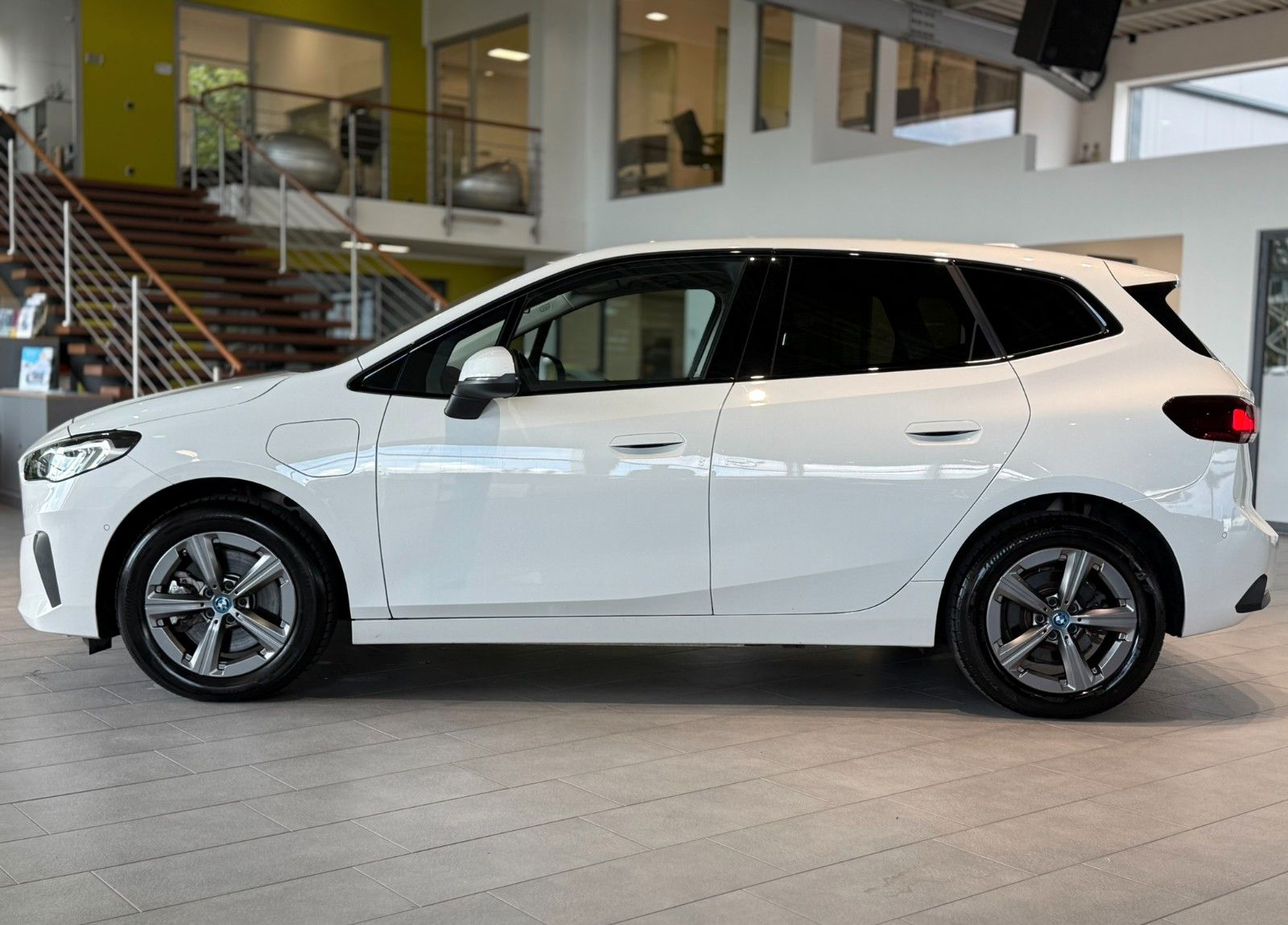 BMW 230e Active Tourer xDrive AHK Kamera ACC foto 3