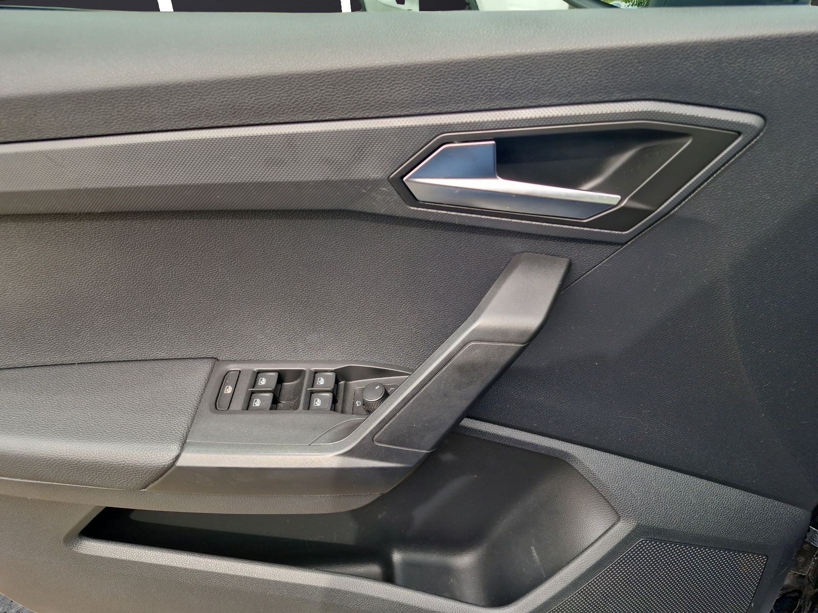 Fahrzeugabbildung SEAT Arona TSI Style LED Climatonic GRA PDC SH LM fer