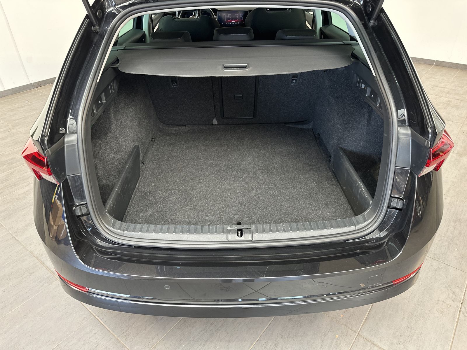 Fahrzeugabbildung SKODA Octavia Combi Clever 4x4 NAV+LED+ACC+HEAD-UP+VC