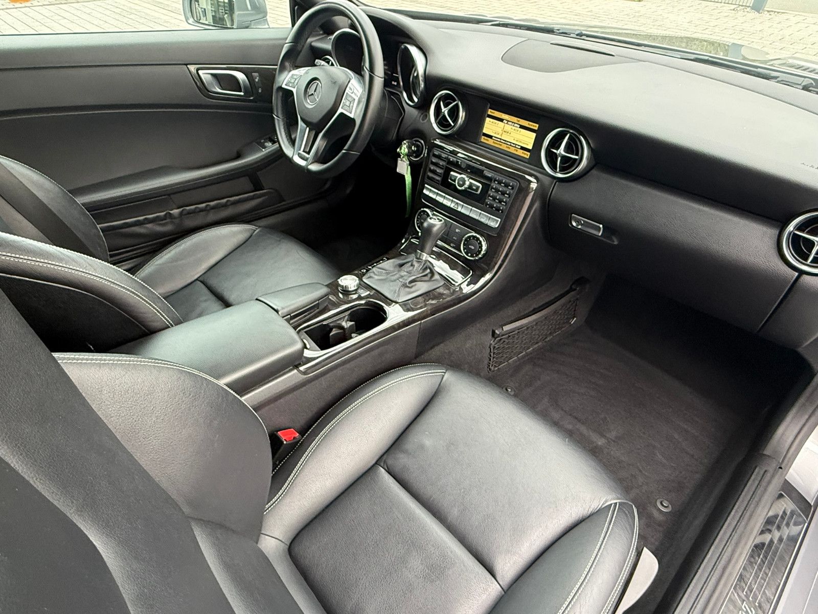 Fahrzeugabbildung Mercedes-Benz SLK 200 Roadster NAVI KLIMA LEDER AIRSHAFT PDC