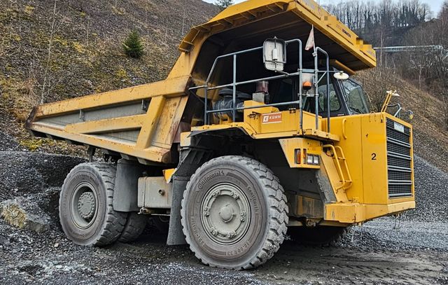 Komatsu HD325-6